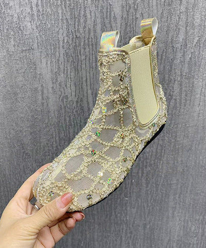 Well Tailored Boots with a Graceful Silhouette