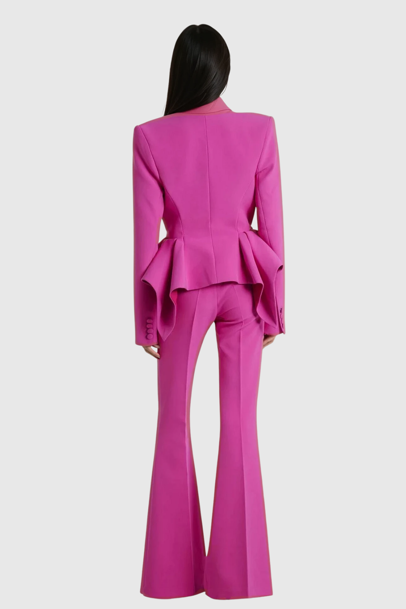 Effortlessly Elegant Pants with a Timeless Design