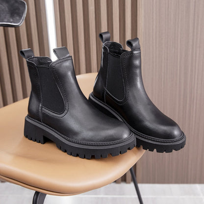 Effortlessly Elegant Boots with a Timeless Design