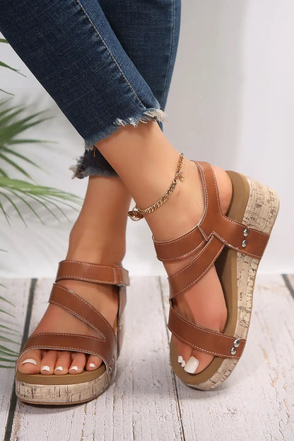 Effortlessly Elegant Sandals with a Timeless Design