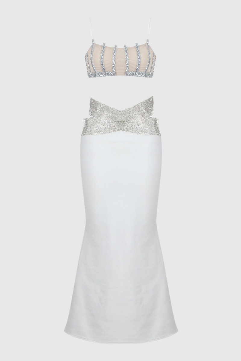 Well Tailored Garment with a Graceful Silhouette