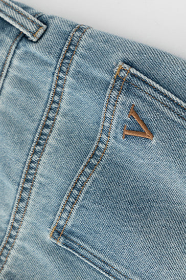 Effortlessly Elegant Garment with a Timeless Design