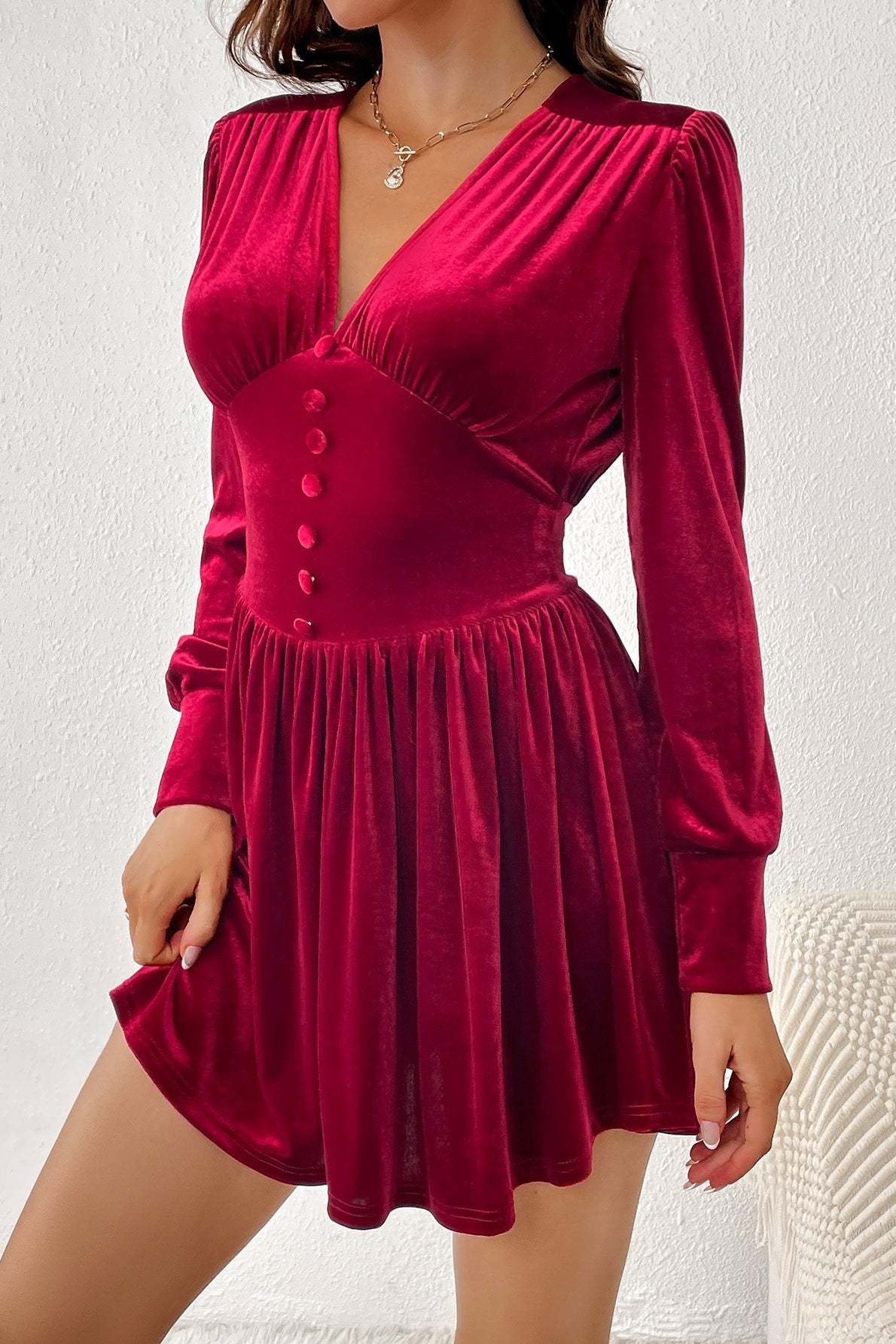 Effortlessly Elegant Dress with a Timeless Design