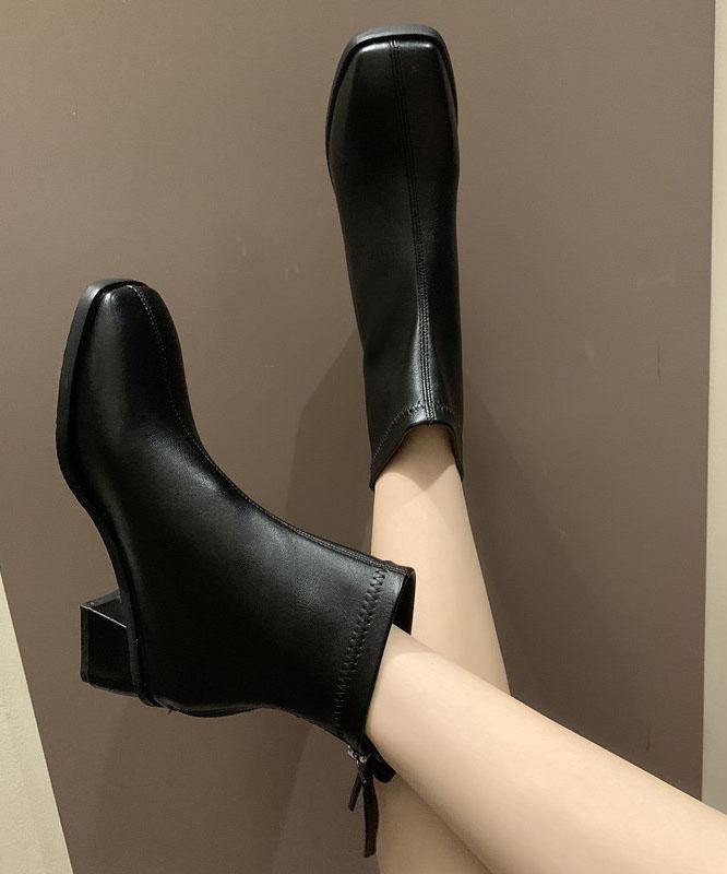 Effortlessly Elegant Boots with a Timeless Design