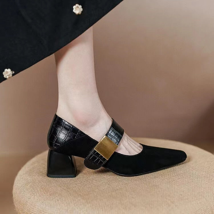 Effortlessly Elegant Shoes with a Timeless Design