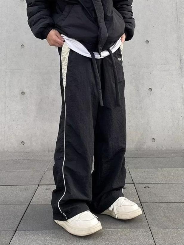 Well Tailored Pants with a Graceful Silhouette