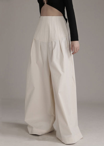 Well Tailored Pants with a Graceful Silhouette