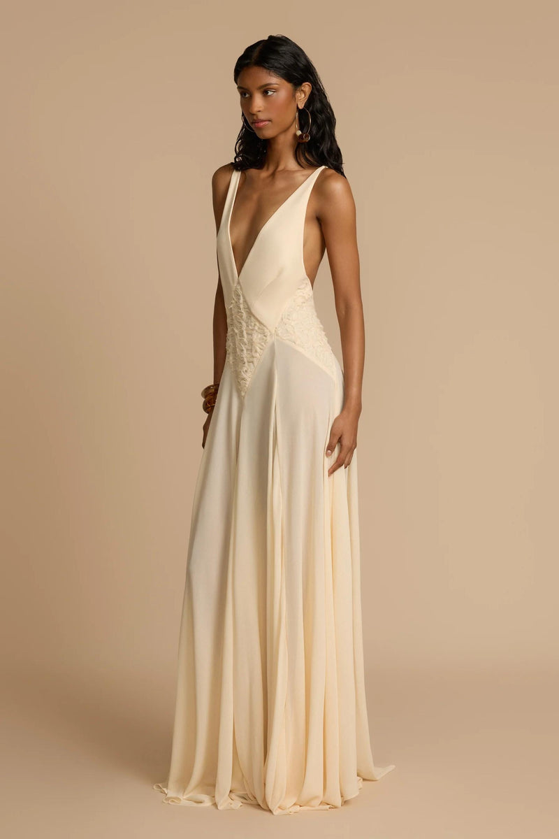 Well Tailored Dress with a Graceful Silhouette