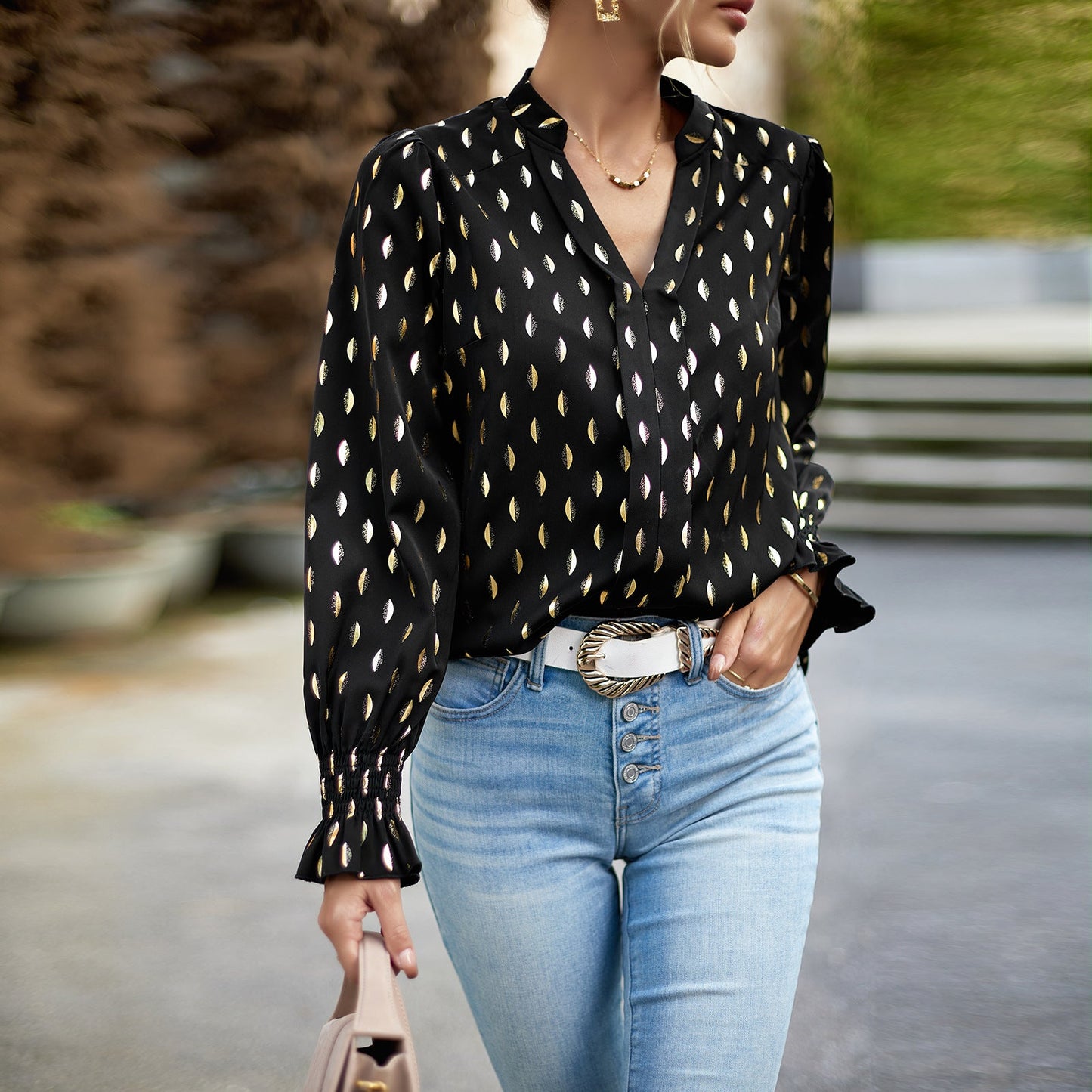 Well Tailored Shirt with a Graceful Silhouette
