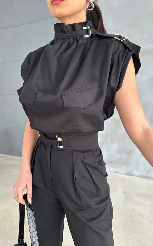 Effortlessly Elegant Garment with a Timeless Design