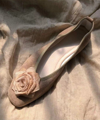 Effortlessly Elegant Shoes with a Timeless Design