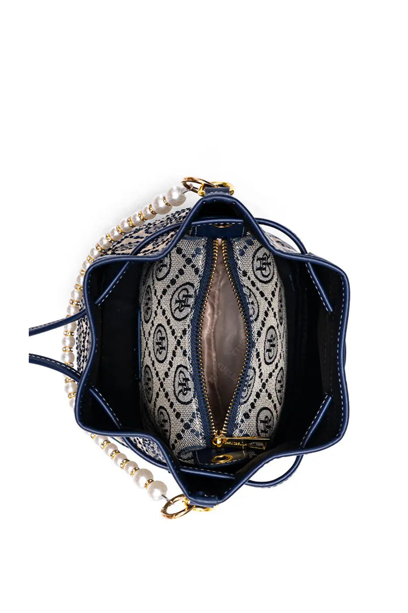 Beautifully Finished Bag in a Timeless Design