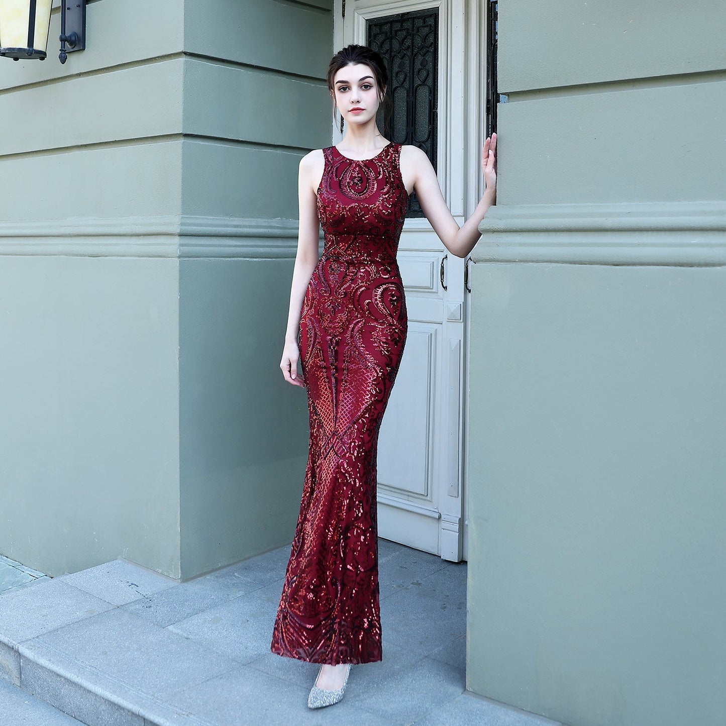 Effortlessly Elegant Dress with a Timeless Design
