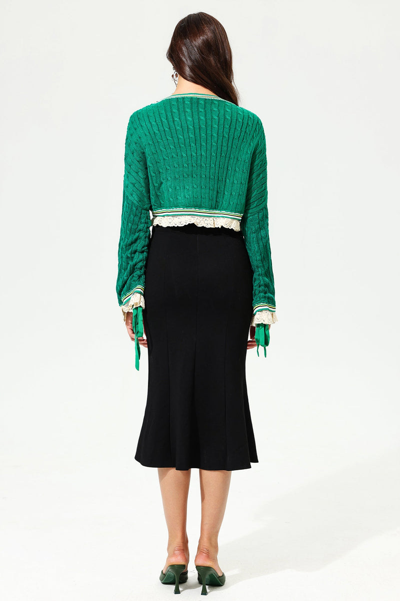 Well Tailored Sweater with a Graceful Silhouette