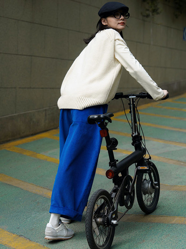 Effortlessly Elegant Pants with a Timeless Design