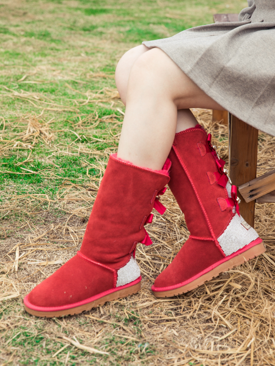 Well Tailored Boots with a Graceful Silhouette