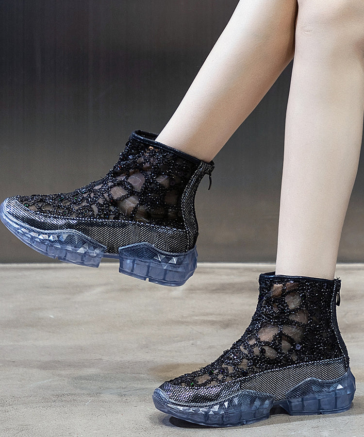 Effortlessly Elegant Boots with a Timeless Design