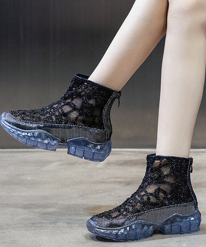 Effortlessly Elegant Boots with a Timeless Design