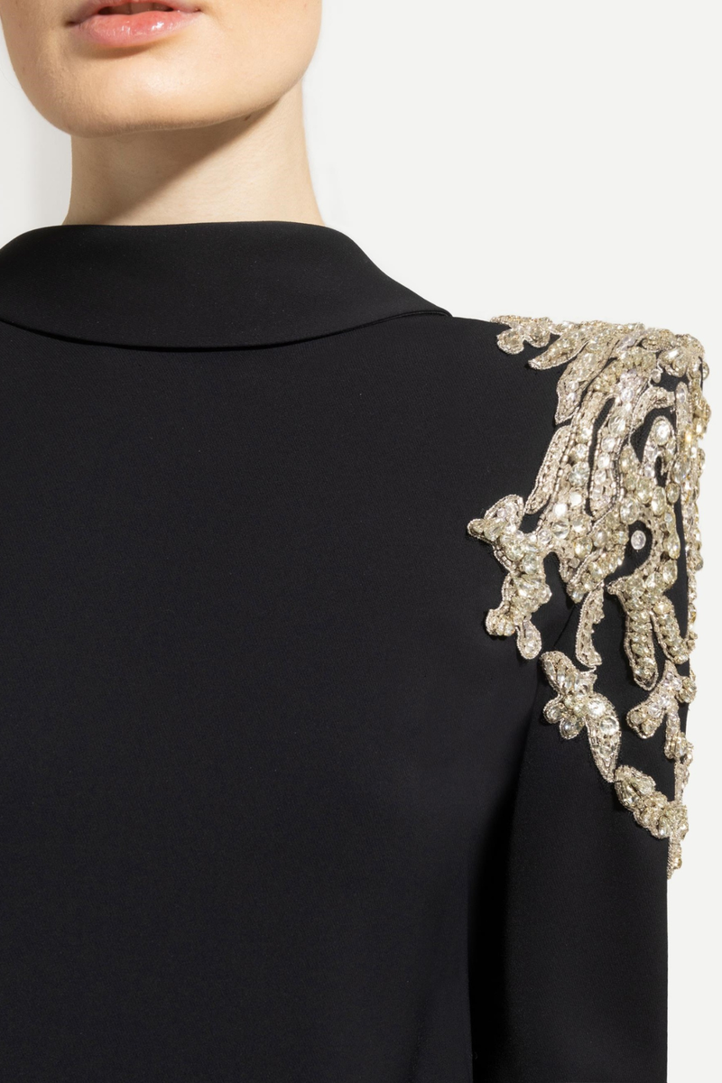 Gracefully Styled Dress for Any Occasion