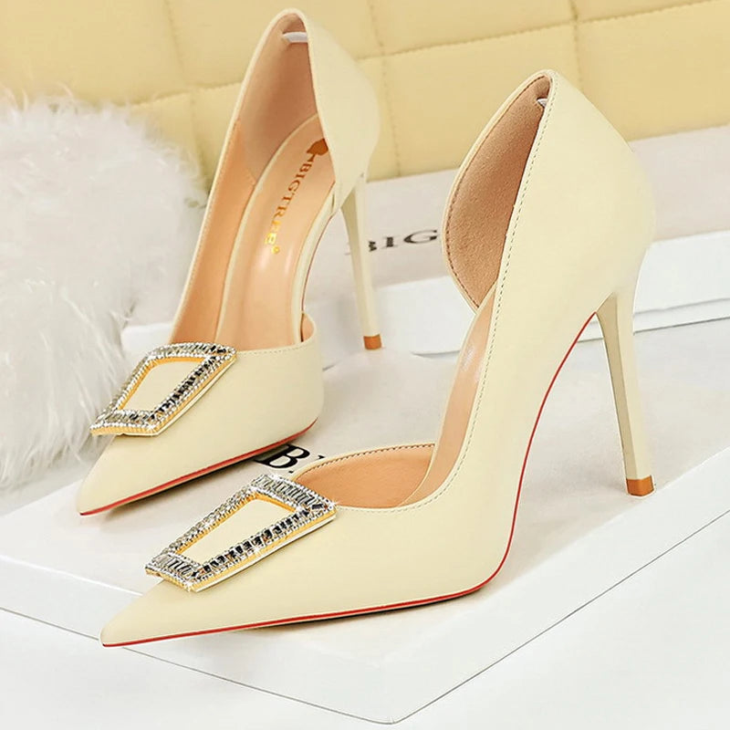 Well Tailored Heels with a Graceful Silhouette