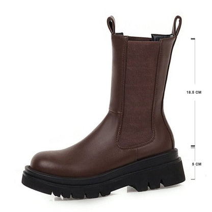 Well Tailored Boots with a Graceful Silhouette