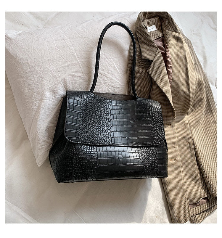 Sophisticated Bag with a Clean Classic Look