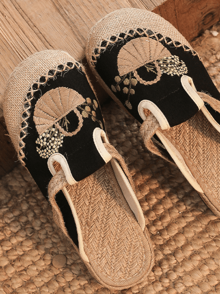 Effortlessly Elegant Garment with a Timeless Design