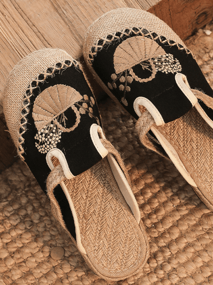 Effortlessly Elegant Garment with a Timeless Design