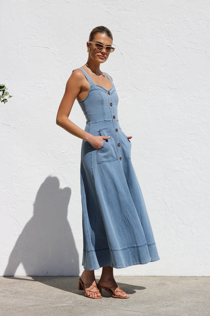 Effortlessly Elegant Dress with a Timeless Design
