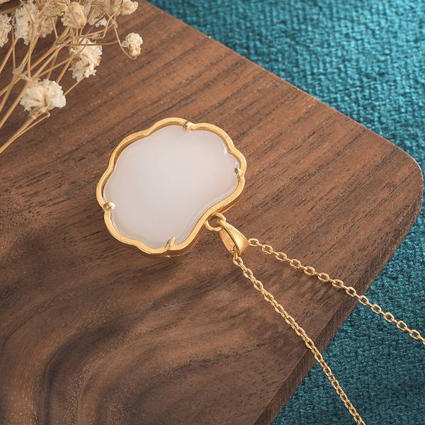 Polished Garment with an Effortless Classic Look