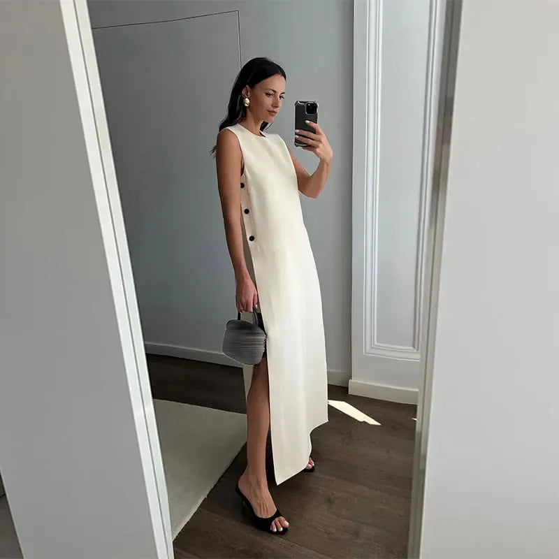 Beautifully Finished Dress in a Timeless Design