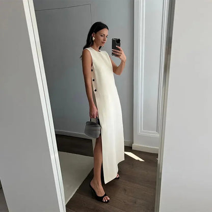 Beautifully Finished Dress in a Timeless Design