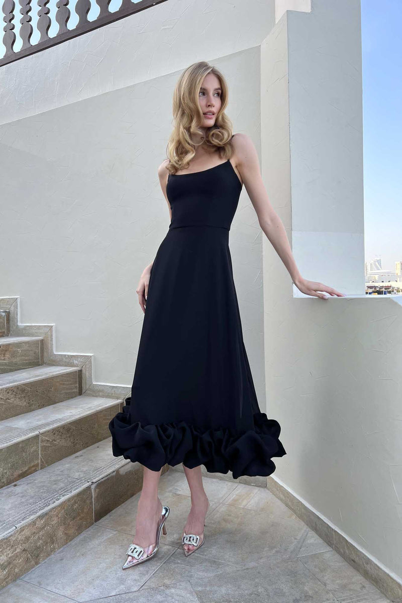 Gracefully Styled Dress for Any Occasion
