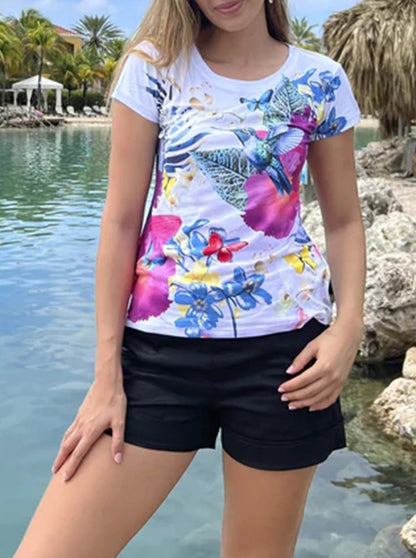 Effortlessly Elegant T-Shirt with a Timeless Design