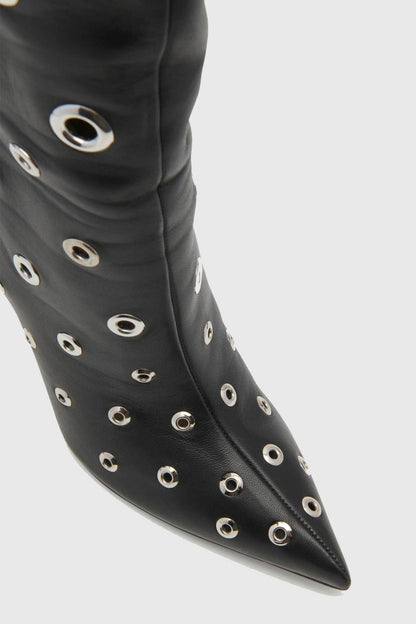 Beautifully Crafted Boots in a Classic Style