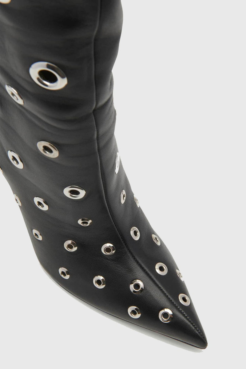 Beautifully Crafted Boots in a Classic Style