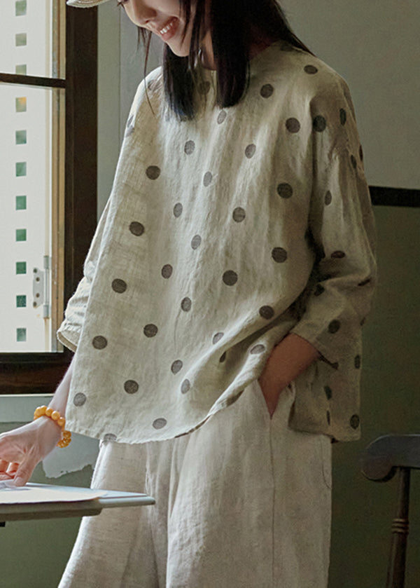 Sophisticated Blouse with a Clean Classic Look