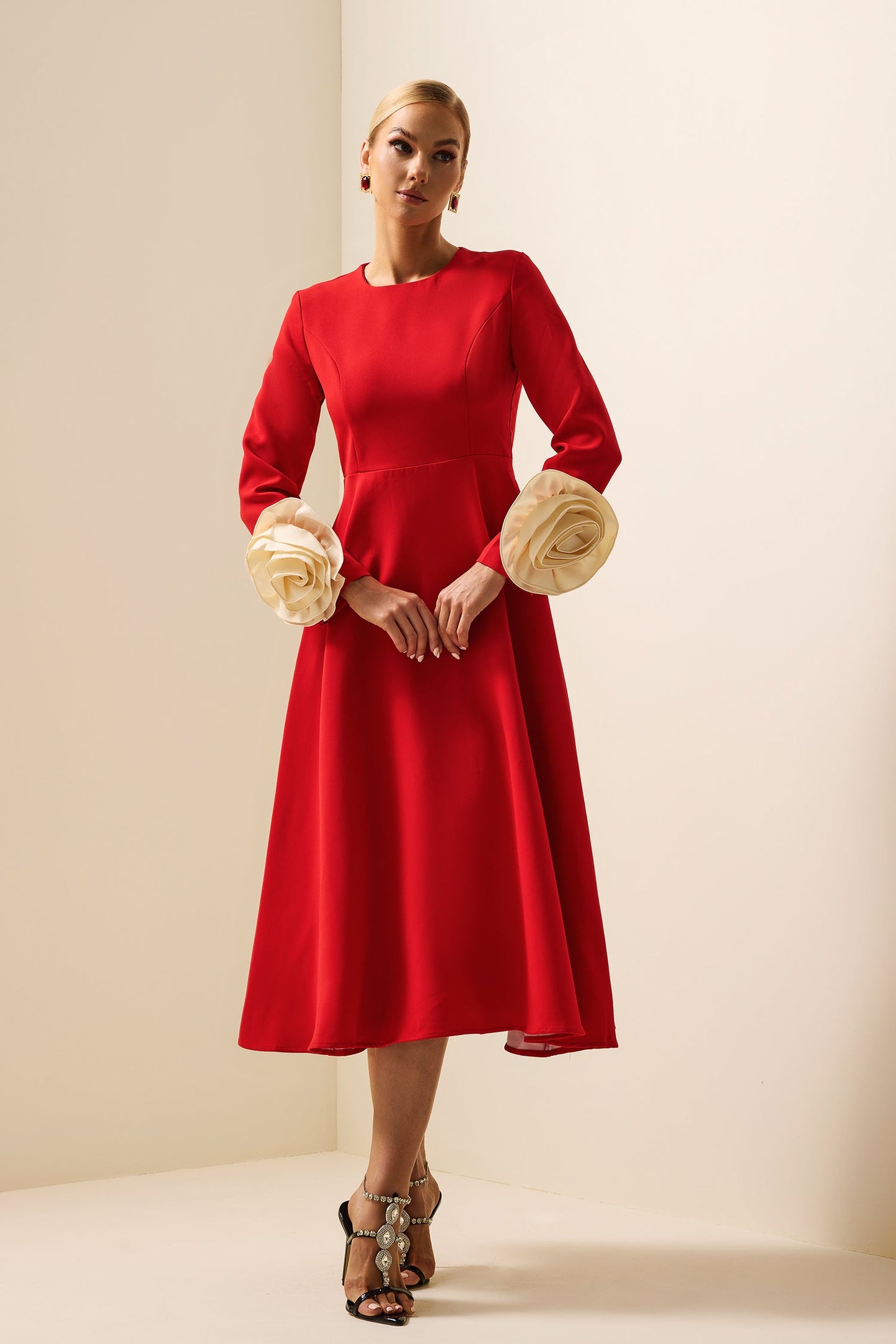 Effortlessly Elegant Dress with a Timeless Design