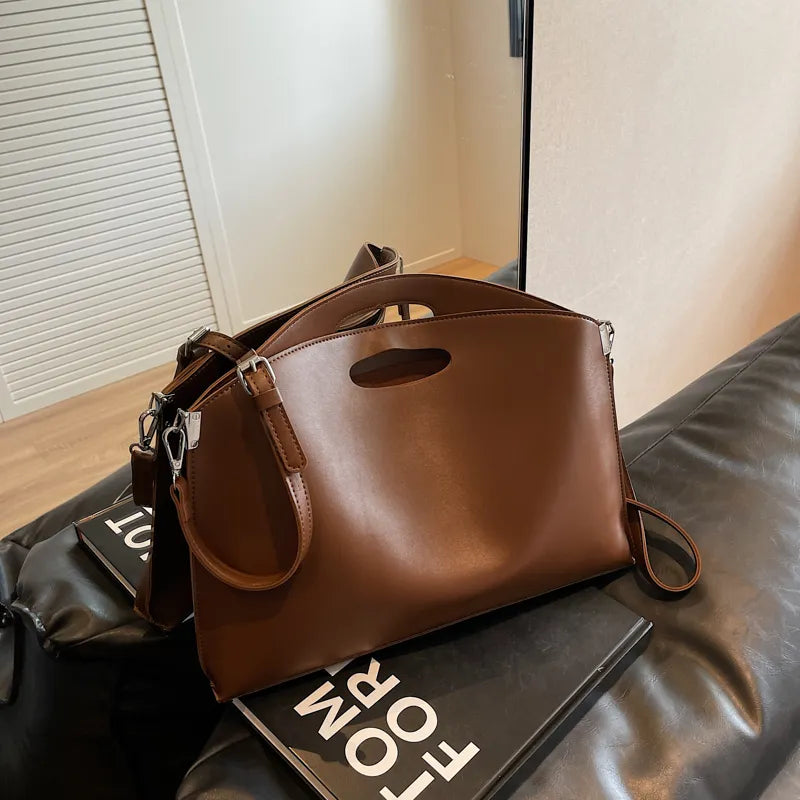 Gracefully Styled Bag for Any Occasion