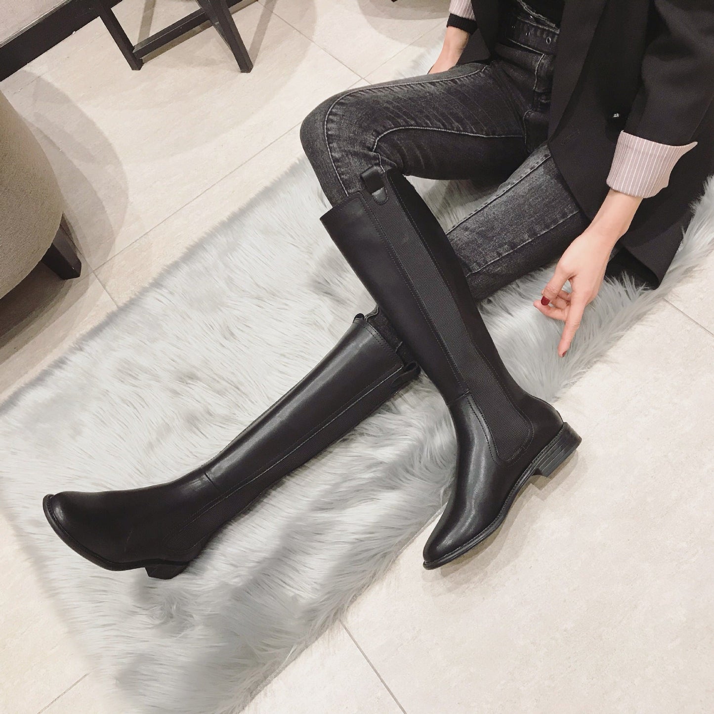 Well Tailored Boots with a Graceful Silhouette