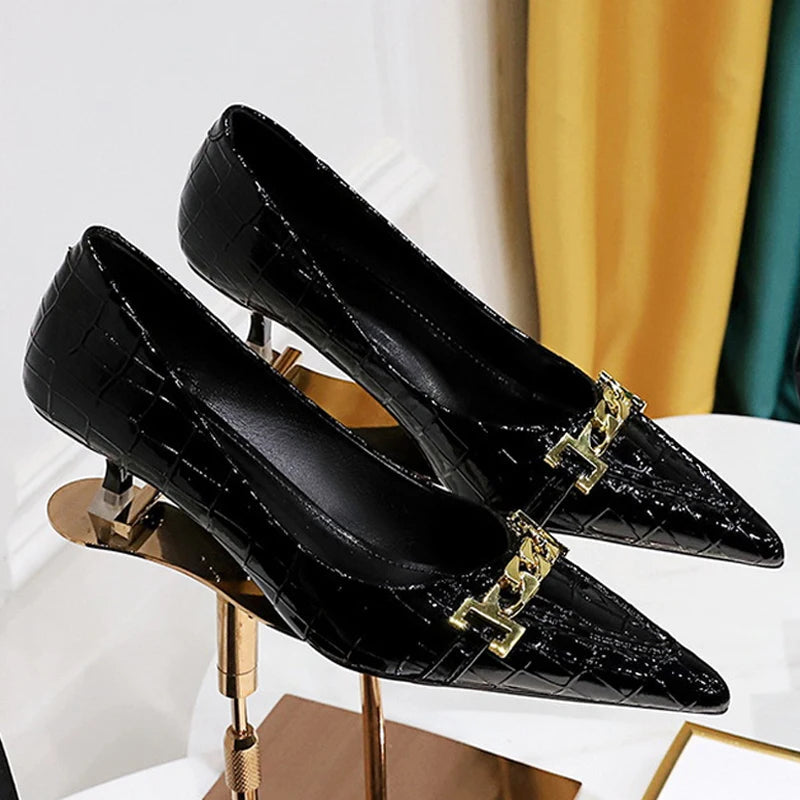 A Vintage Style Heels with Delicate Timeless Details