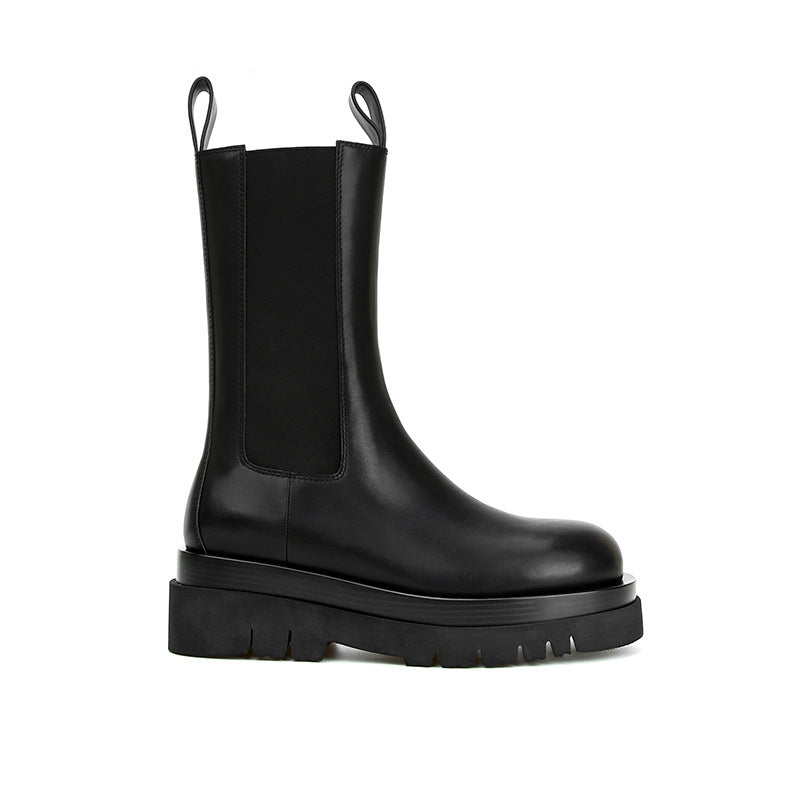 Well Tailored Boots with a Graceful Silhouette
