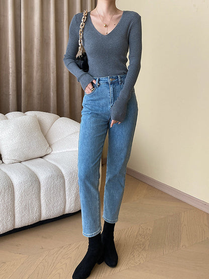 Classic Vintage Sweater with a Flattering Fit