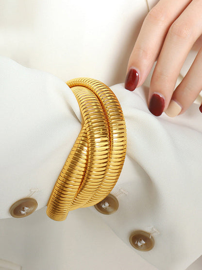 Effortlessly Elegant Garment with a Timeless Design
