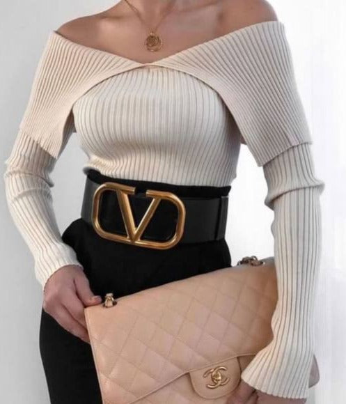 Well Tailored Sweater with a Graceful Silhouette