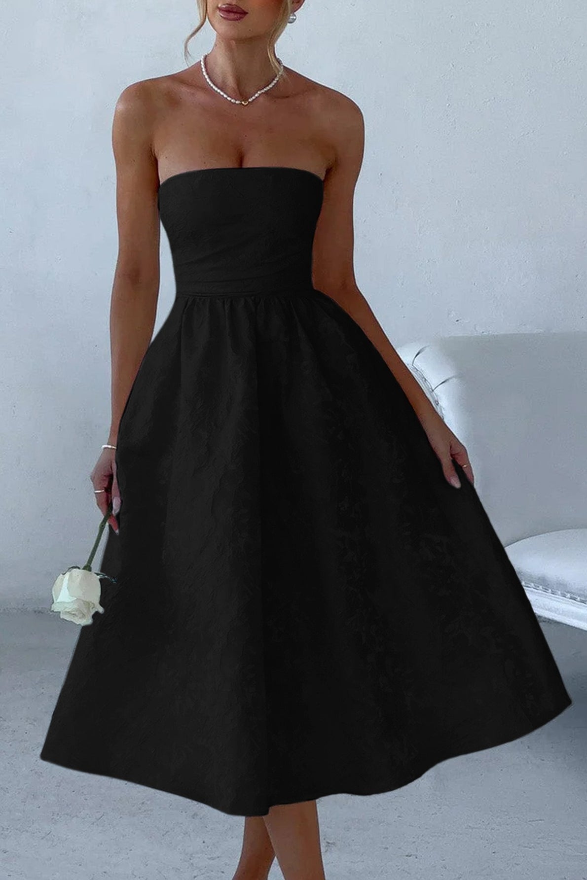 Well Tailored Dress with a Graceful Silhouette