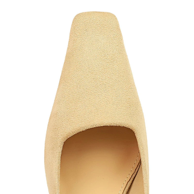 Well Tailored Heels with a Graceful Silhouette