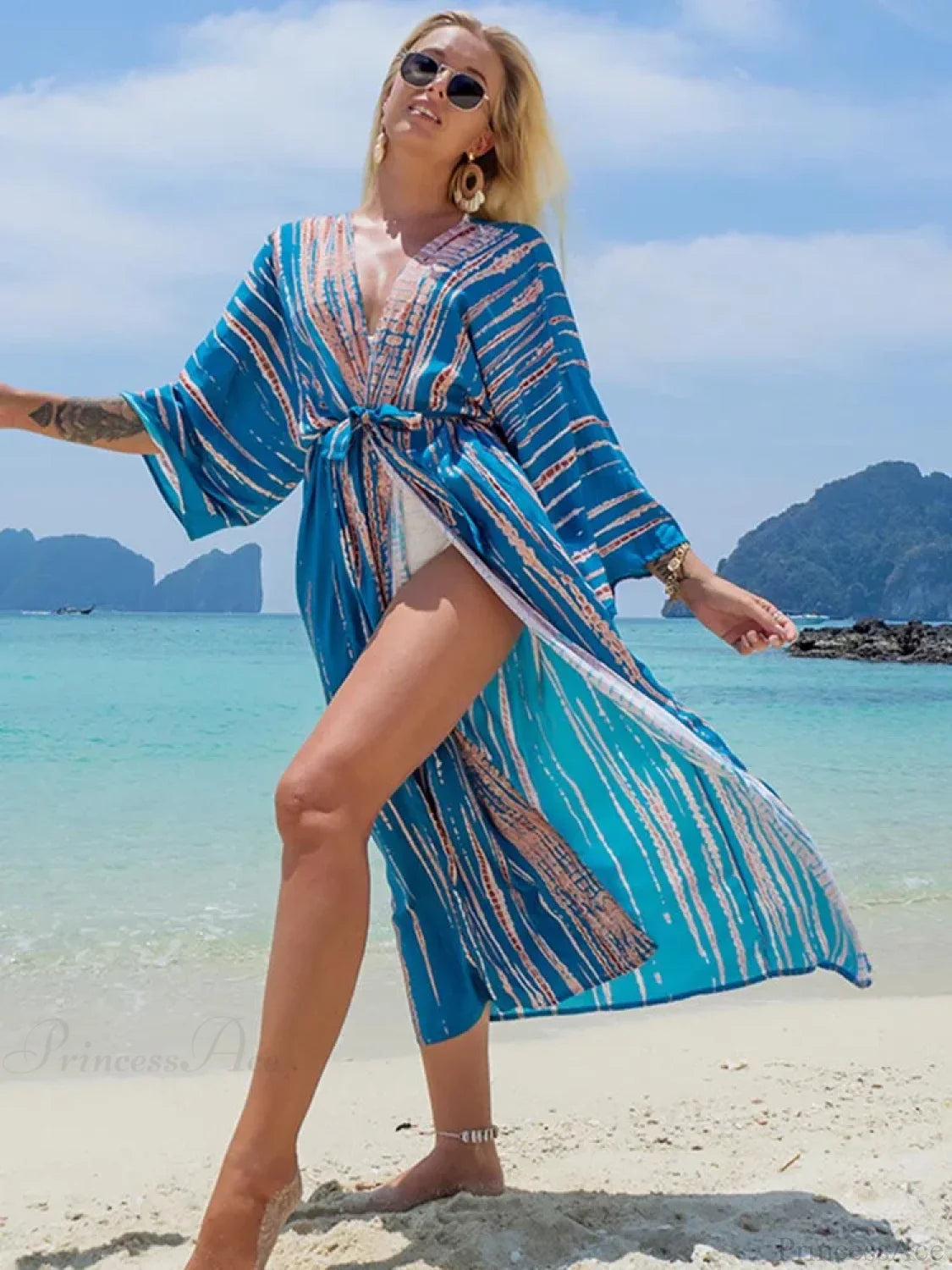 Well Tailored Bikini with a Graceful Silhouette