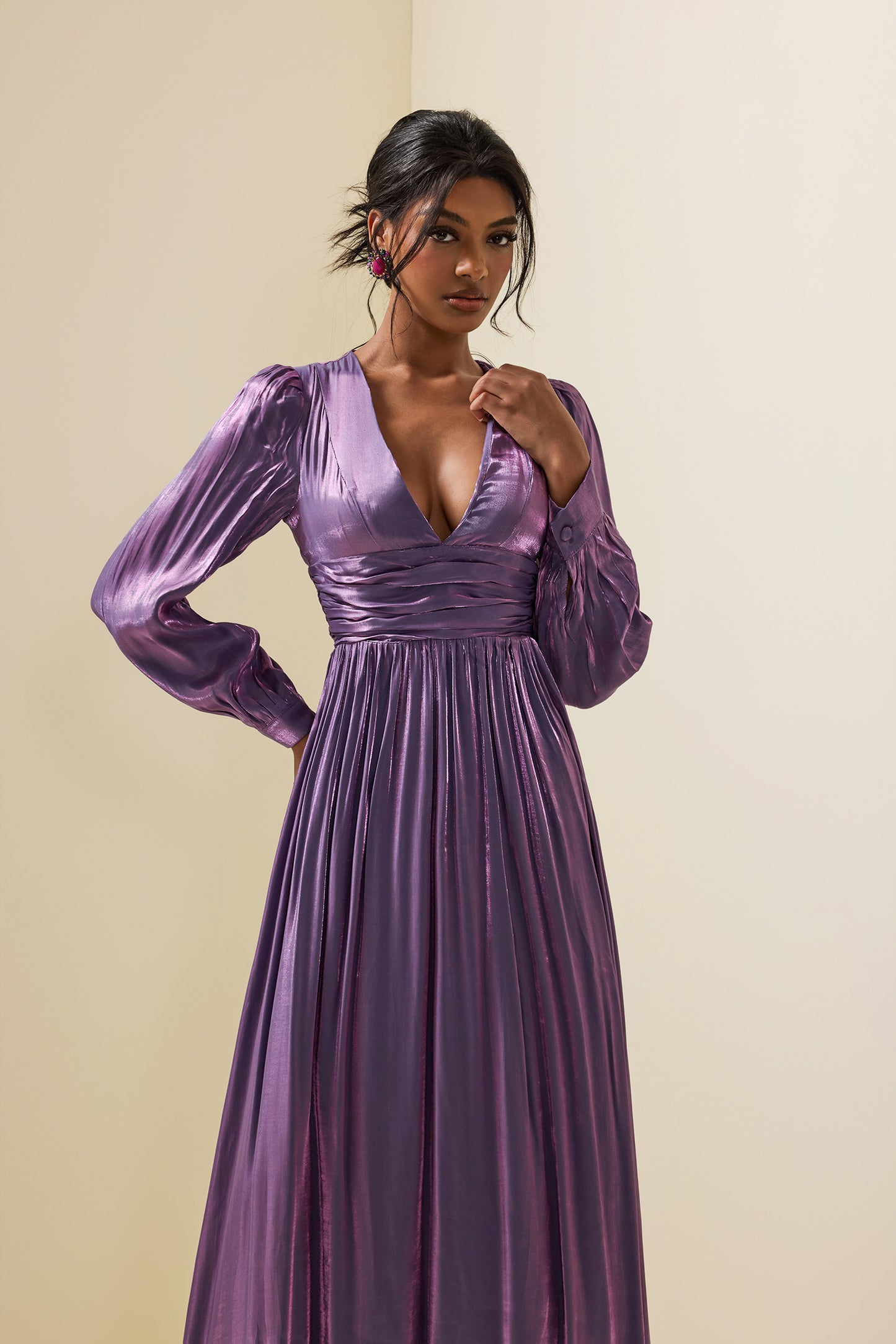 Beautifully Finished Dress in a Timeless Design