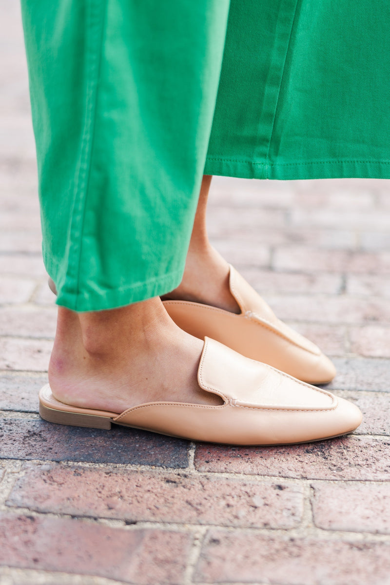 Effortlessly Elegant Garment with a Timeless Design